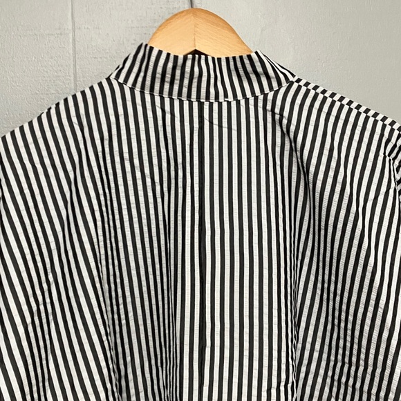 NWT Stripe Entro Blouse Large Black New with Tags - Picture 9 of 10